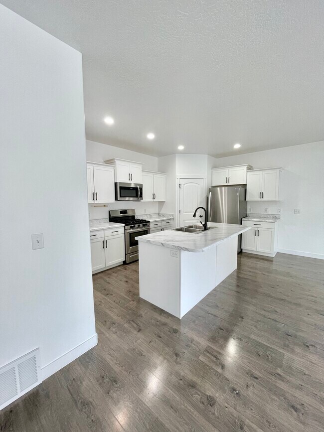 Foto del edificio - 561 S Ravenwood Ln
