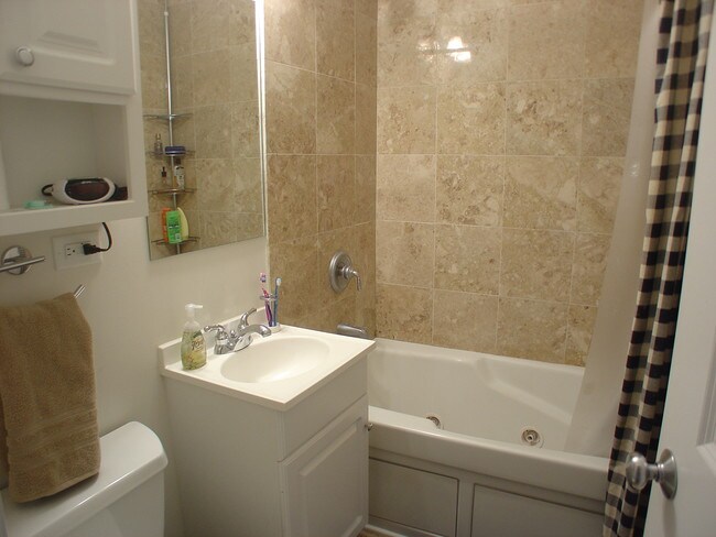 Foto del edificio - 2626 W Catalpa Ave