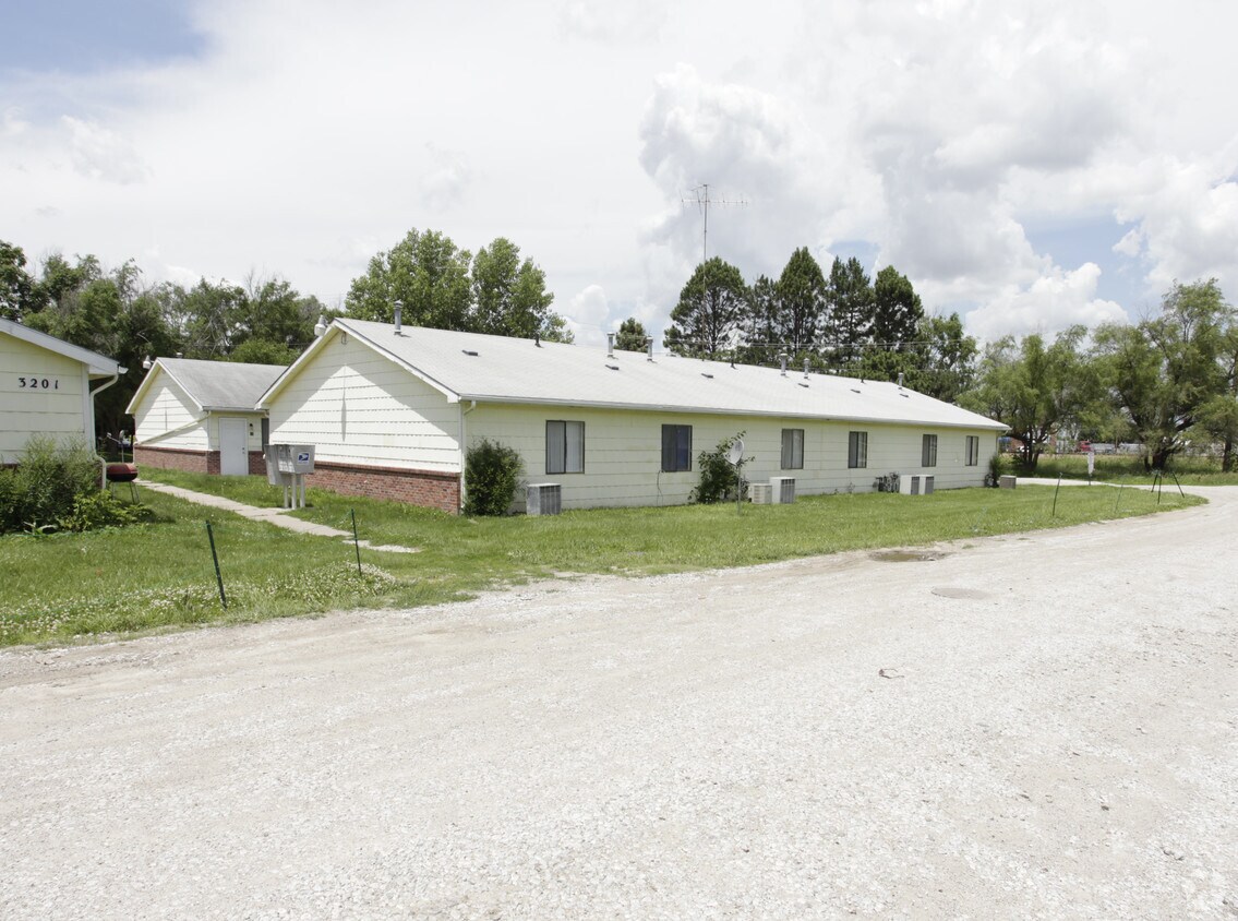 Primary Photo - 3201 N 41st St