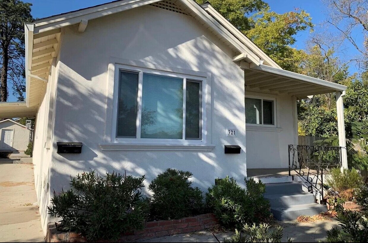 Frente - 321 Tahoe Ave