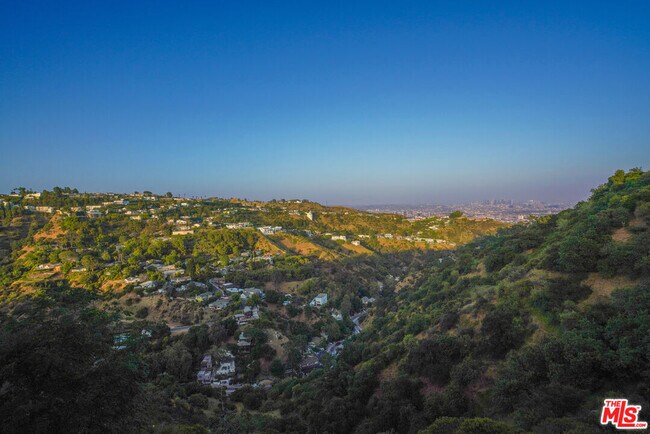 Foto del edificio - 2190 Beech Knoll Rd