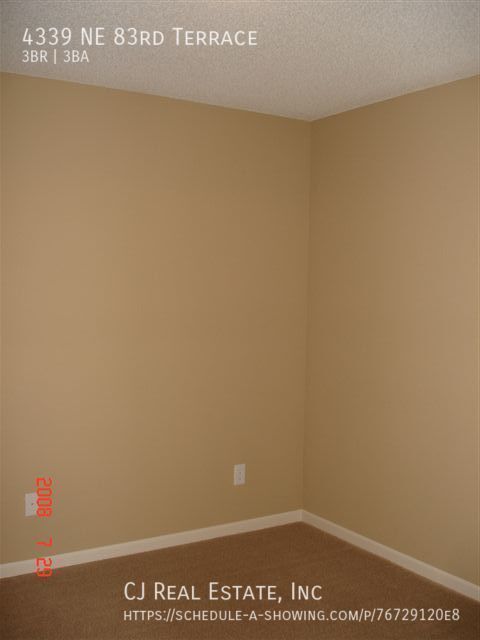 Foto del edificio - 4339 NE 83rd Terrace