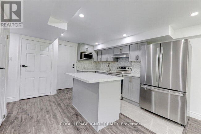 Building Photo - 103 Bremner St