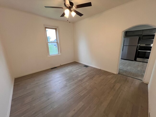 Building Photo - Monaca - 2 Bed 1 Bath - Recently Renovated