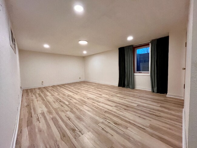 Foto del edificio - 2104-2106 E 58th St