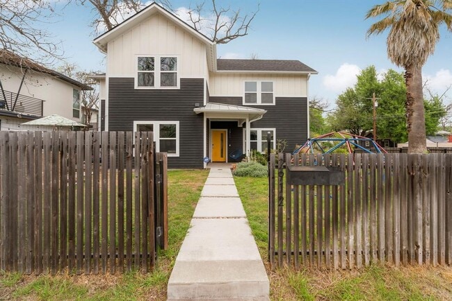 Building Photo - 2912 Govalle Ave