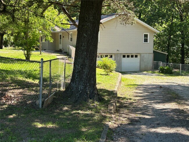 Foto del edificio - 7171 Rosemary Ln