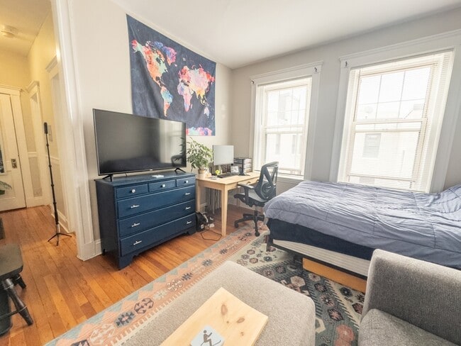 Photo - 1572 Commonwealth Ave Apartment