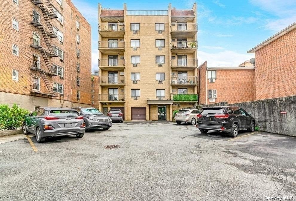 Primary Photo - 135-08 82nd Ave