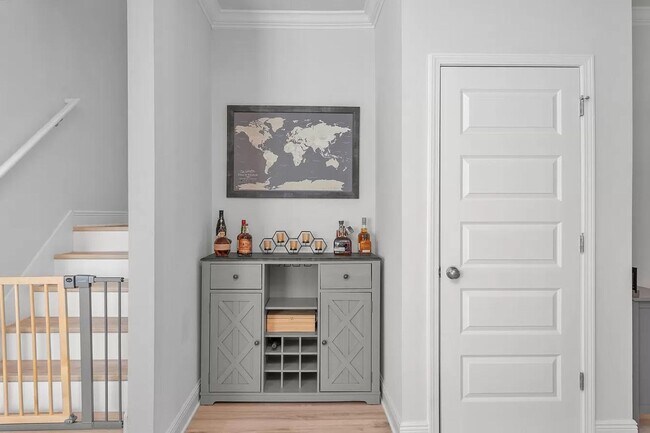 Foto del edificio - Three Bedroom Two and a half Bath In Hammock Oaks