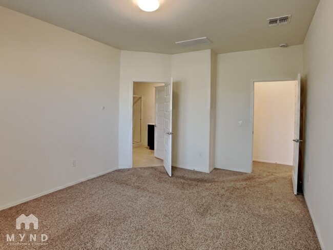 Building Photo - 2549 Calle Palta