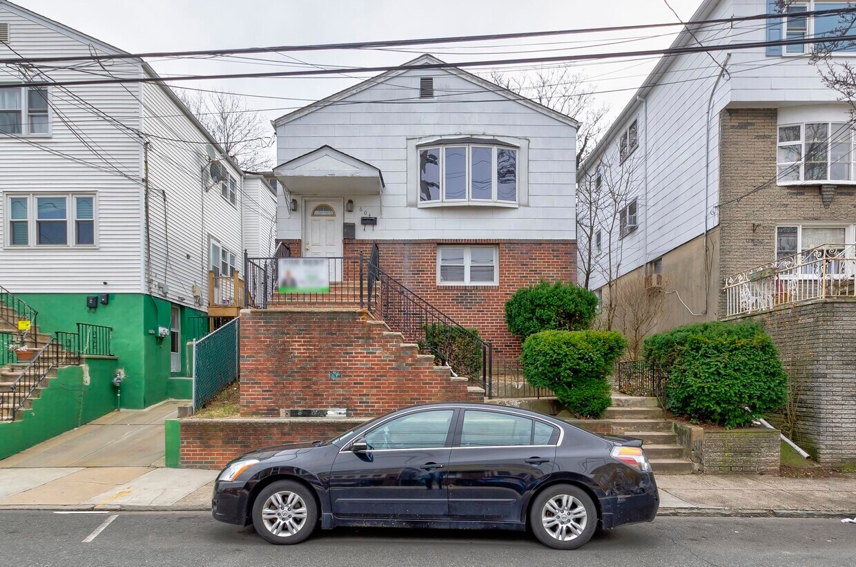 Primary Photo - 604 Liberty Ave