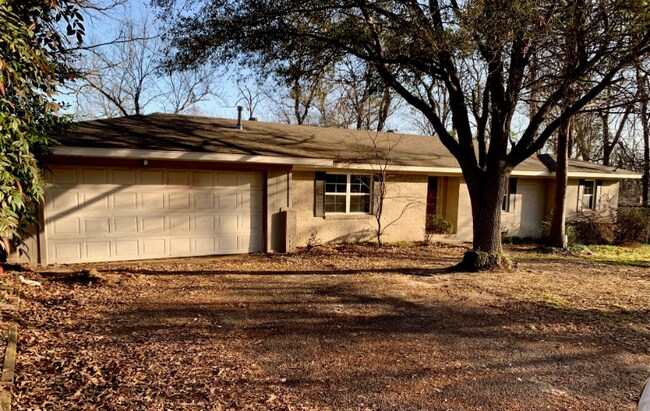 Building Photo - 3205 Linda Ln