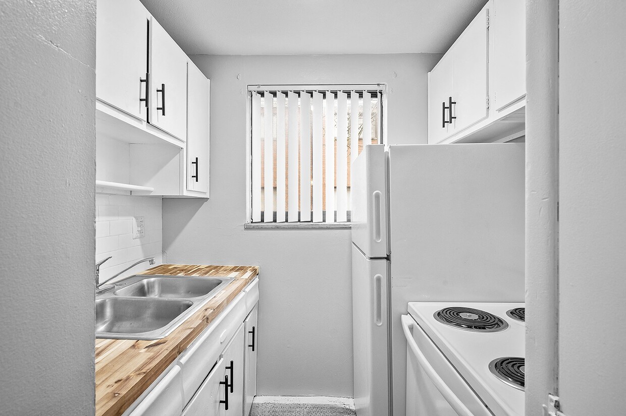 Primary Photo - Arlen Terrace Apartments
