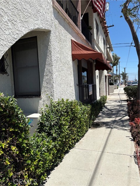 Foto del edificio - 5359 E 1st St