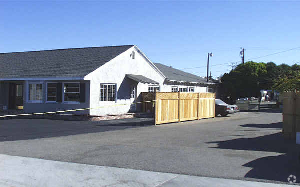 Primary Photo - 2560 Newport Blvd