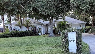 Building Photo - 3711 Peacock Dr