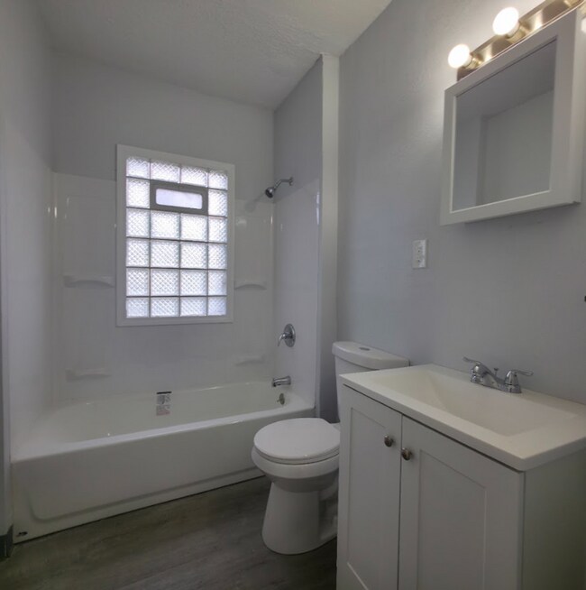Foto del edificio - 3625 E 153rd St