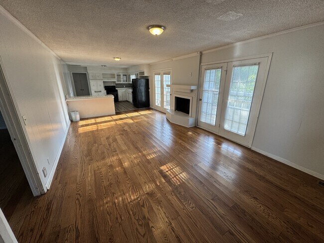Foto del edificio - 704 Davis Dr