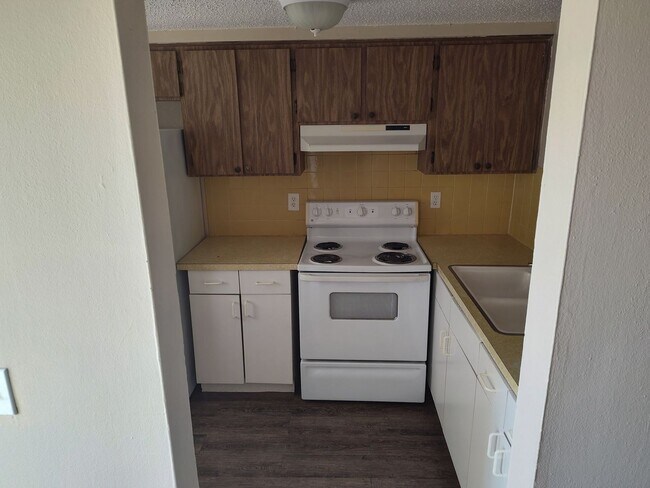 Foto del edificio - 4136 Shoreline Dr