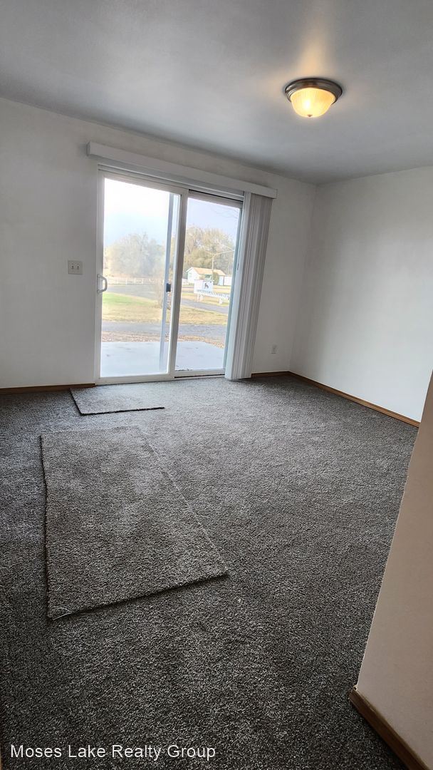 Building Photo - 2 br, 1 bath House - 10748 Road 4 NE #7