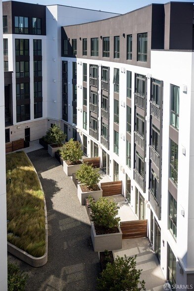 Foto del edificio - 1 Bristol Ct