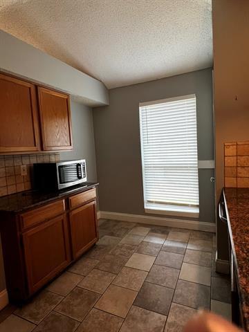 Foto del edificio - 1408 Flameleaf Dr