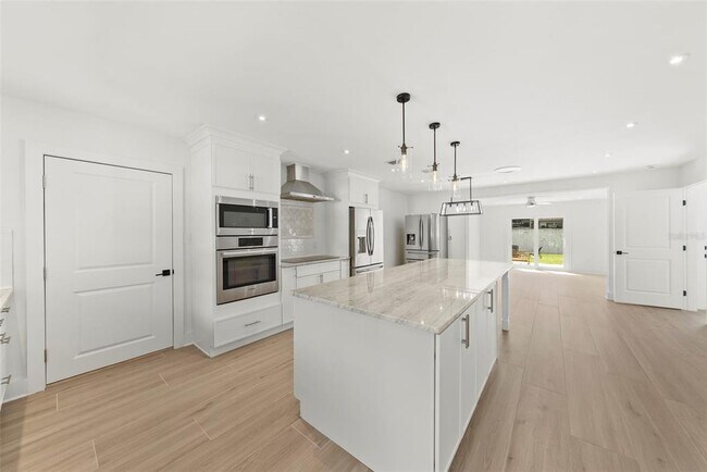 Building Photo - 4714 W Oakellar Ave