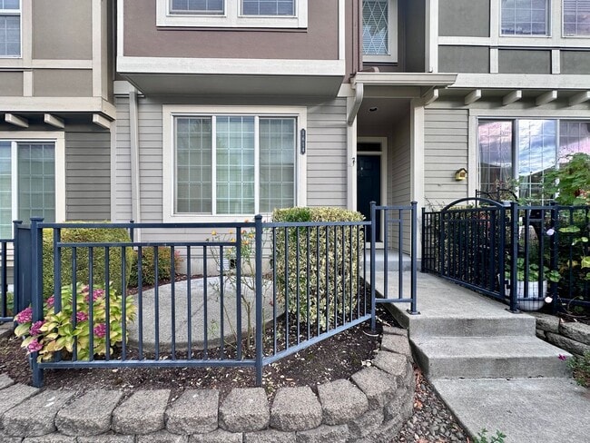 Building Photo - 1/2 off first months rent!! | Modern Comfort Meets Convenience in Beaverton Townhouse 2 Bed 2.5 B...