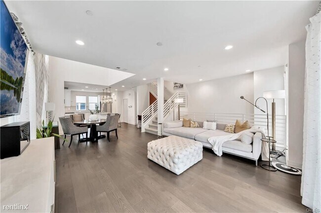 Building Photo - 2 br, 5 bath Condo - 1675 Grand Vw