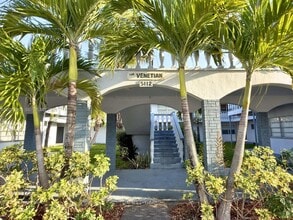 Building Photo - 5112 Hollywood Blvd