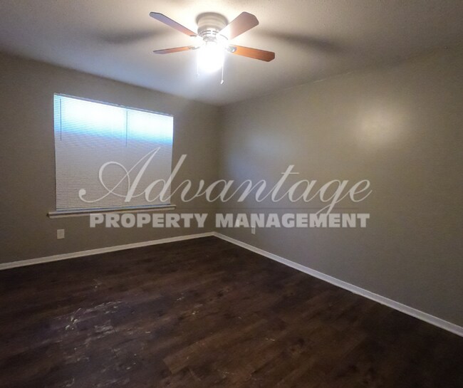 Building Photo - Very Nice Newly Rehabbed Duplex on Parkway...