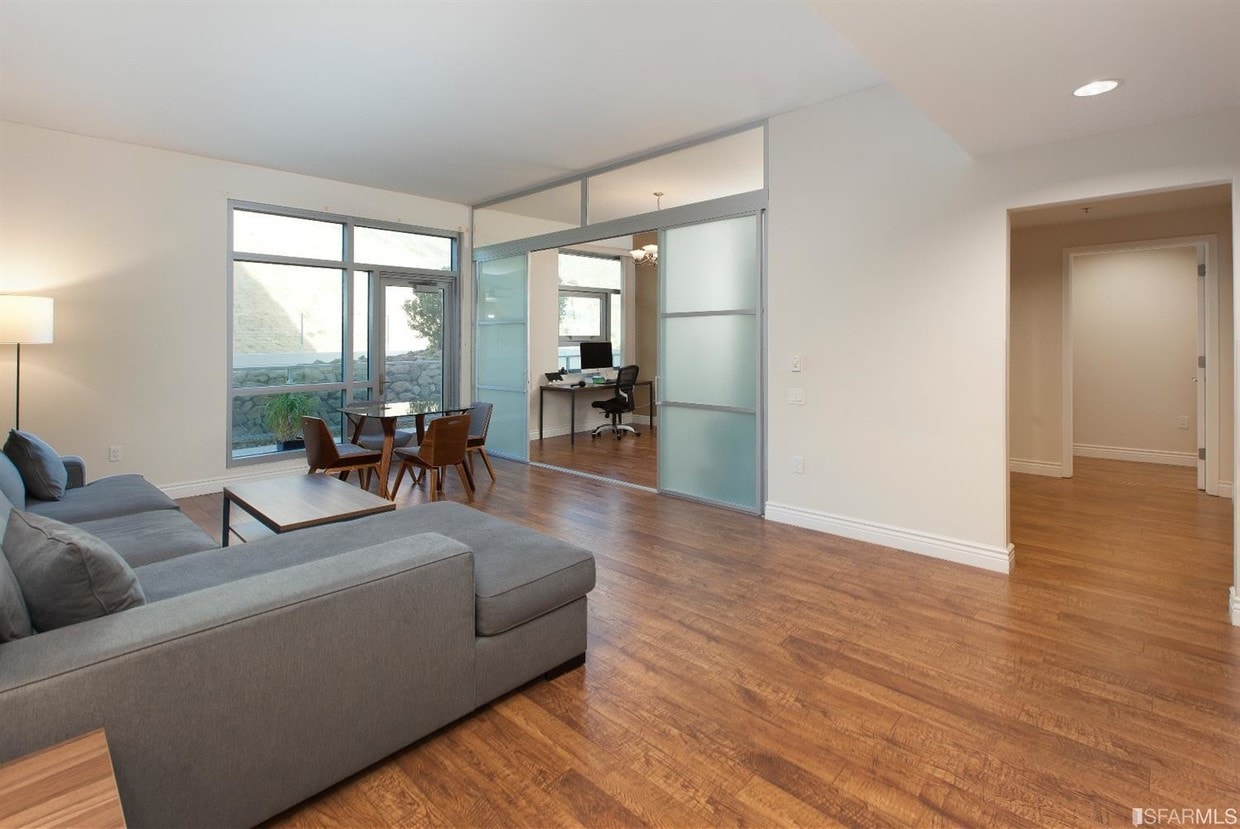 Primary Photo - 1 Mandalay Pl