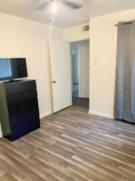 Foto del edificio - 4005 Sherry Ln