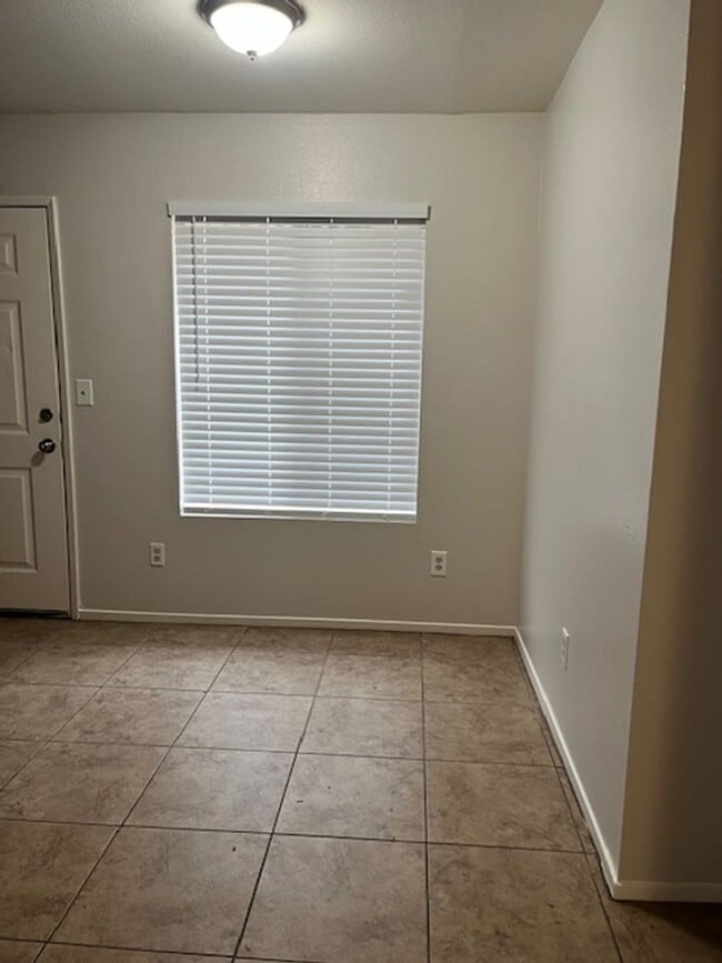 Building Photo - JR5904