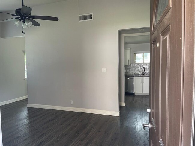 Foto del edificio - 4711 Broadhill Dr