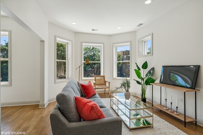 Building Photo - 2941 N Lawndale Ave