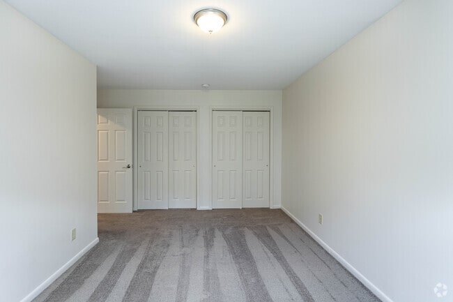 2BR , 2BA - 1051 SF - Brentwood Village Apartments