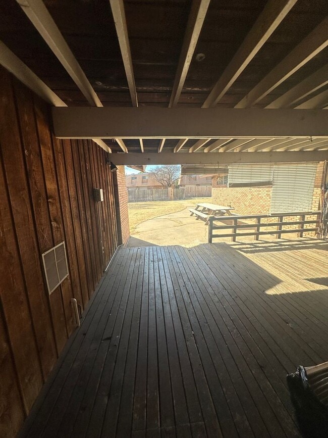 Building Photo - Newly Remodeled Big and Spacious 5 Bed Home! Huge Back Yard!