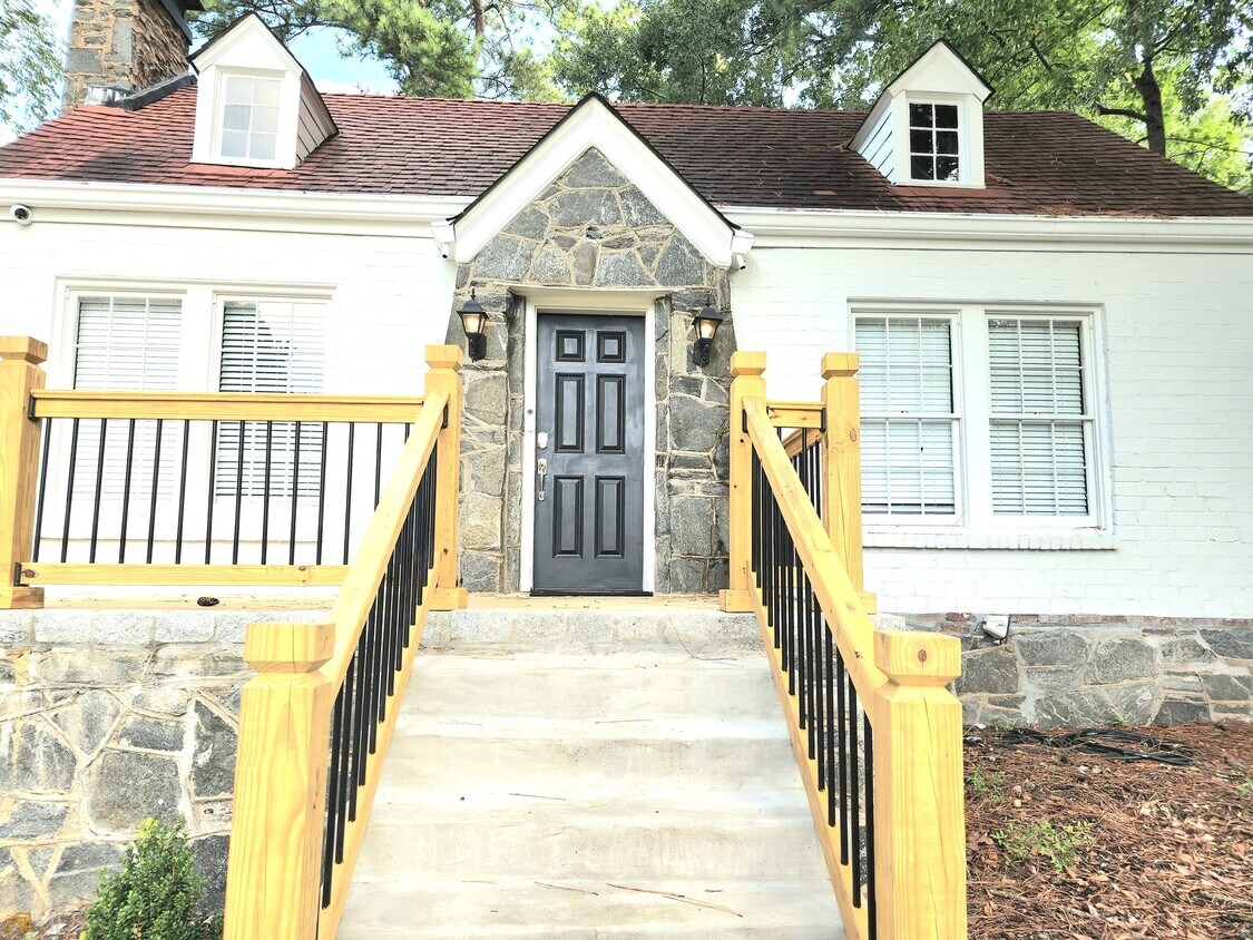 2862 Elliott Cir NE, Atlanta, GA 30305