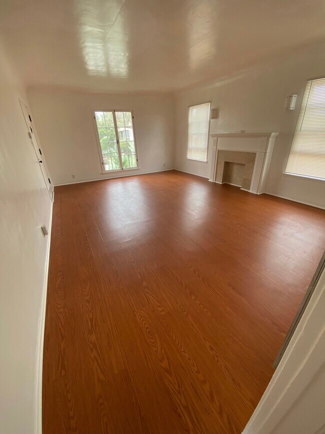 Building Photo - 4136 Sutro Ave