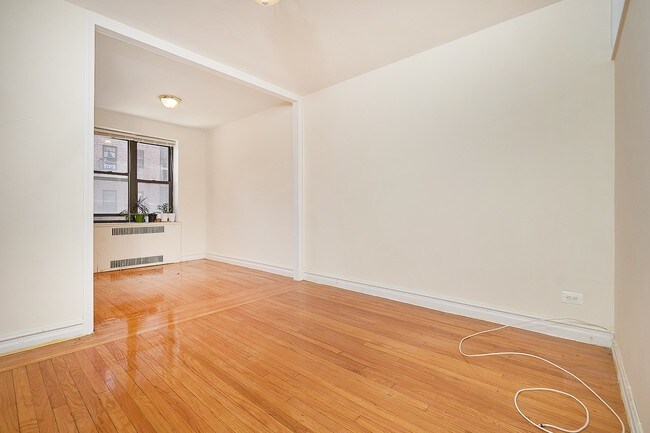 Building Photo - 36-20 Bowne St