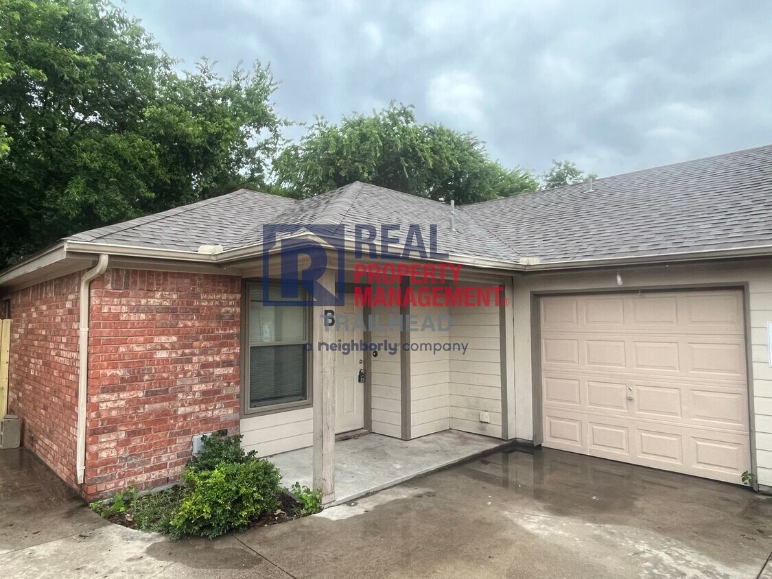 125 Stewart Bend Ct, Azle, TX 76020 Townhome Rentals in Azle TX