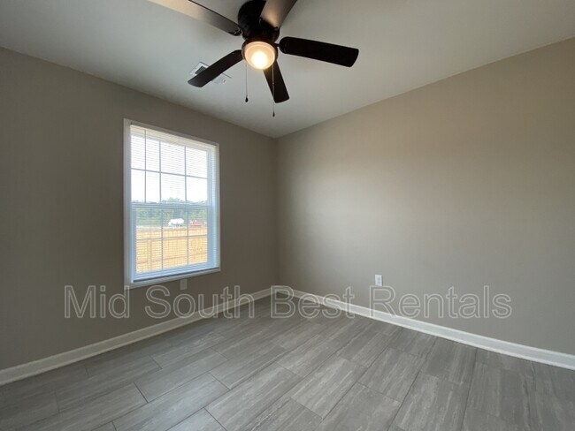 Foto del edificio - 2400 Loop Acres Dr