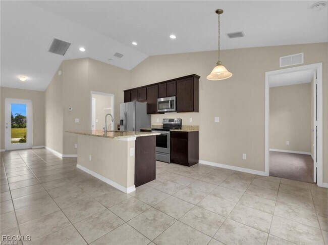 Foto del edificio - 1700 NE 5th Pl