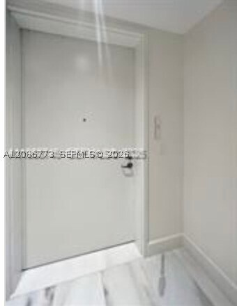 Foto del edificio - 700 NE 26th St