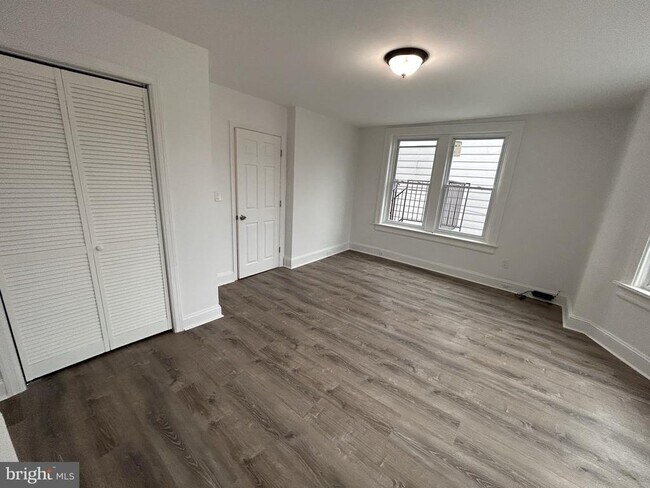 Foto del edificio - 1067 S Clinton Ave