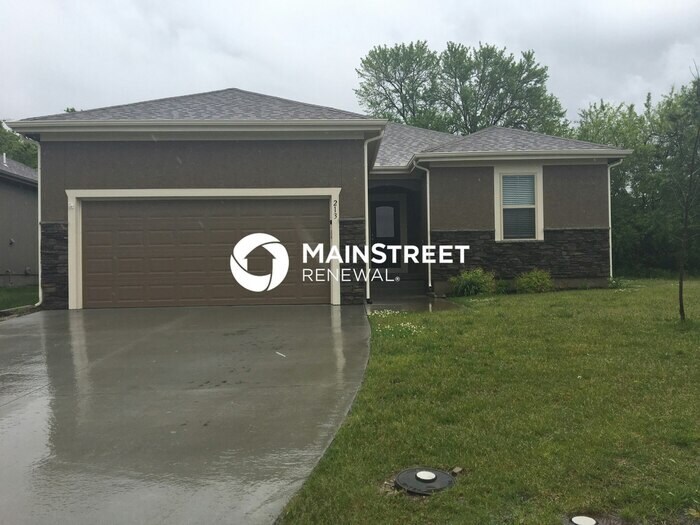 Primary Photo - 4 Bedroom Pet-Friendly Home in Grain Valle...