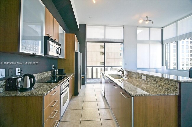 Foto del edificio - 9055 SW 73rd Ct
