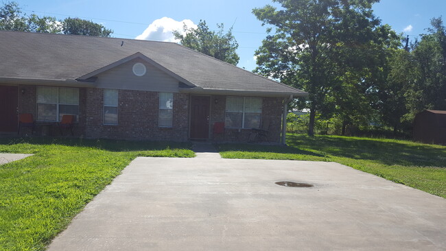 Building Photo - 360 Anderson Rd